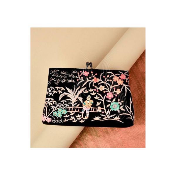 BLACK ALLURE 'CHEENA' ON BRIDGE GARA (G4)